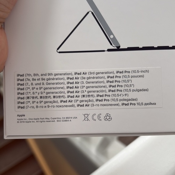 Apple iPad Smart Keyboard - Black - Picture 3 of 4